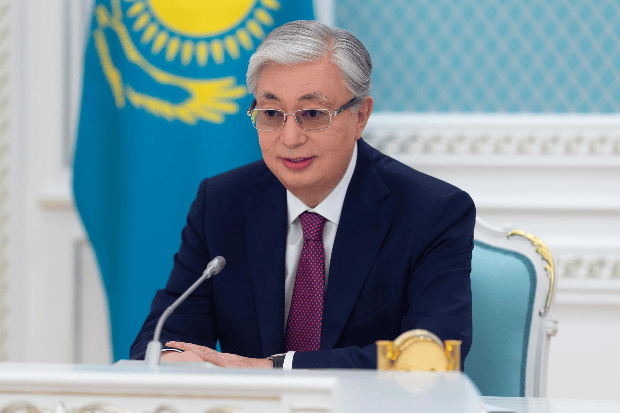 早安!世界丨泽连斯基：乌克兰决定开放武器出口；美国正式公告：征收欧盟汽车15%关税