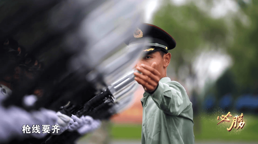 首次披露!九三阅兵刺刀全开刃!