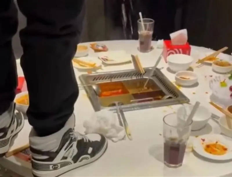 2名男子往海底捞火锅小便案判决已生效!家长判赔220万