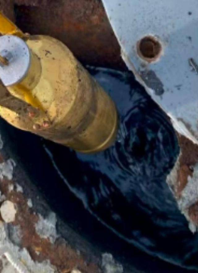 武汉一国企花6000多万买的沥青“变身”空罐和水?官方回应:已关注