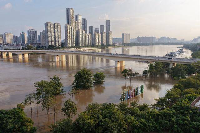 百色多个村庄被困水中已超半月,长涝难退为何重演?