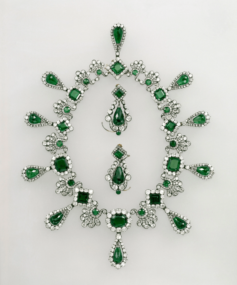 法国卢浮宫失窃藏品清单公布,“名气大到难以销赃”!窃贼作案过程仅约7分钟,总统马克龙发声:将作案者绳之以法