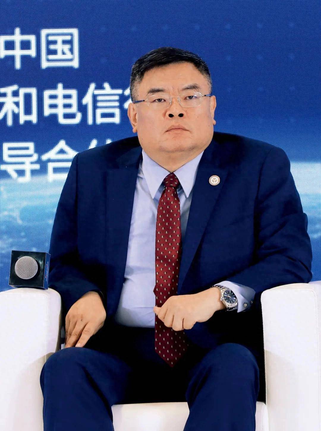 “宇宙第一大所”，现金流告急？